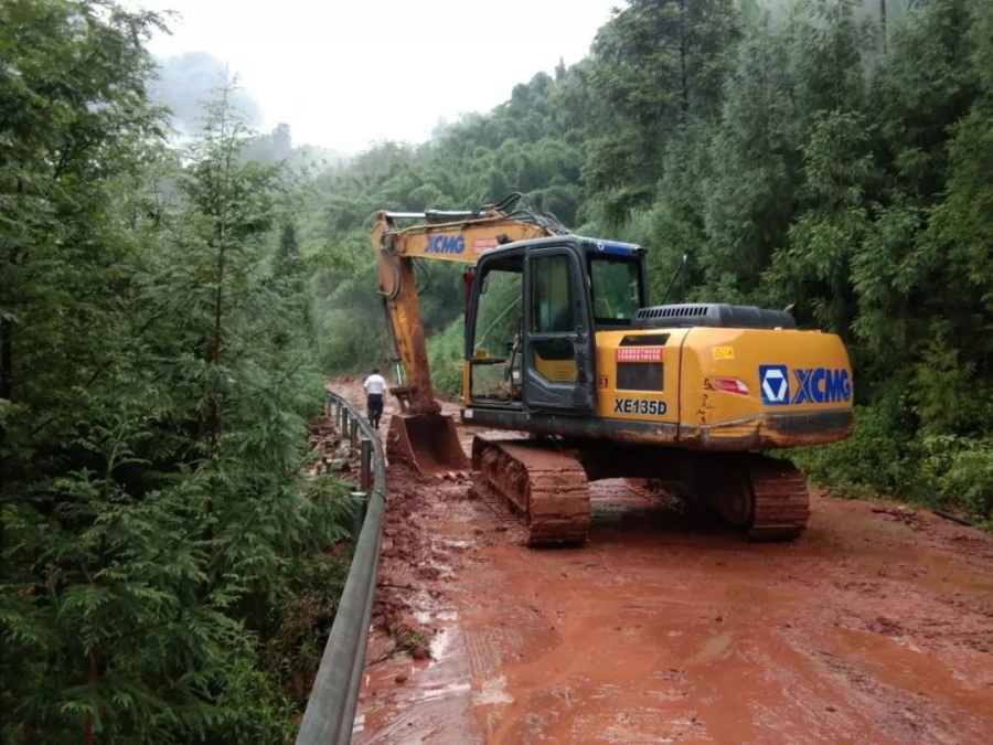 無畏風(fēng)雨，徐工挖機(jī)四川客戶救災(zāi)行