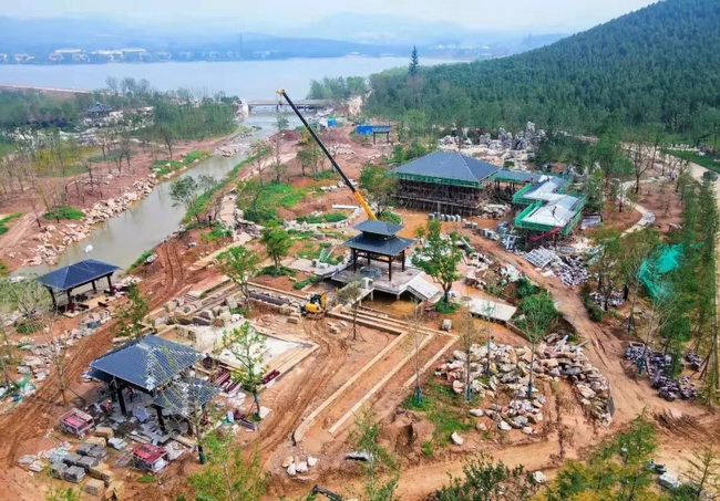 徐工起重機(jī)械成為園林建設(shè)的必備利器