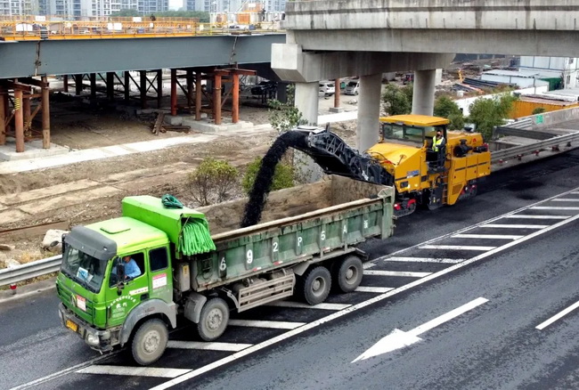 徐工銑刨機(jī)助力滬杭甬高速公路改擴(kuò)建工程